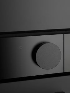 Samsung x Relvãokellermann Infinite Line Oven knob detail